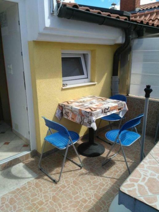 Apartmani Djura Selce Exterior photo
