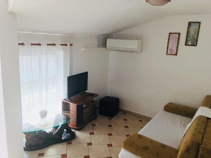 Apartmani Djura Selce Exterior photo